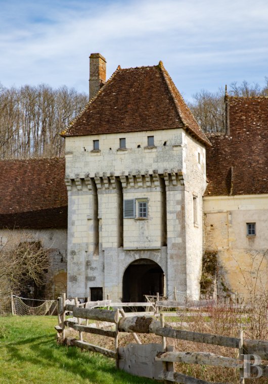 En Touraine, près de Loches, un ancien château-monastère et son domaine de 150 hectares - photo  n°32